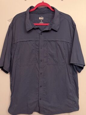 REI Men's Short-Sleeve Button-Down Shirt in Blue-Gray